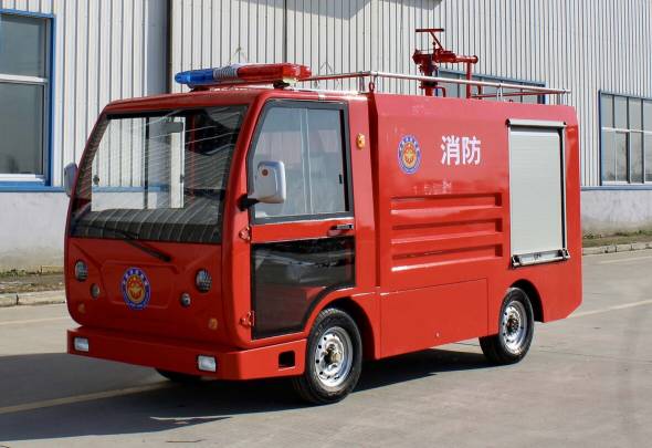 金開電動消防車變身“多功能社區(qū)疫情宣傳消毒員”