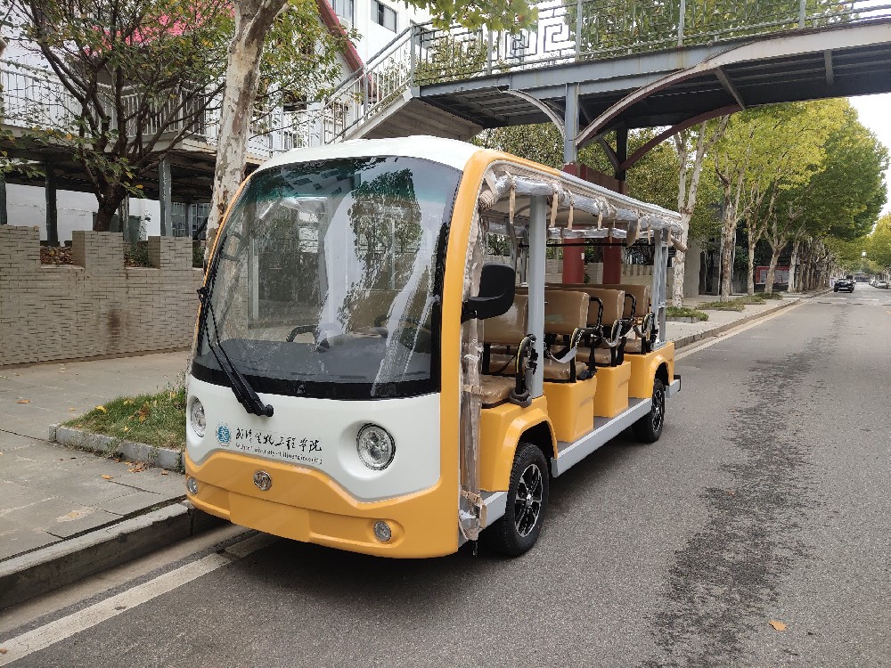 電動(dòng)觀(guān)光車(chē)給旅游帶來(lái)了方便